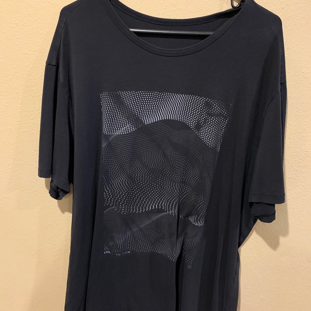 XL black tee